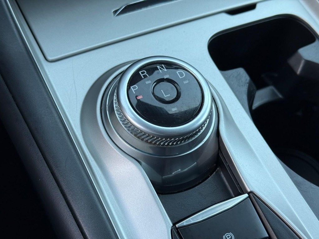 Ford Explorer Vehicle Full-screen Gallery Image 23
