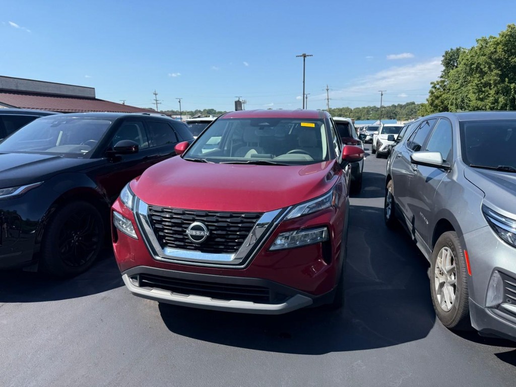 Nissan Rogue Vehicle Full-screen Gallery Image 04