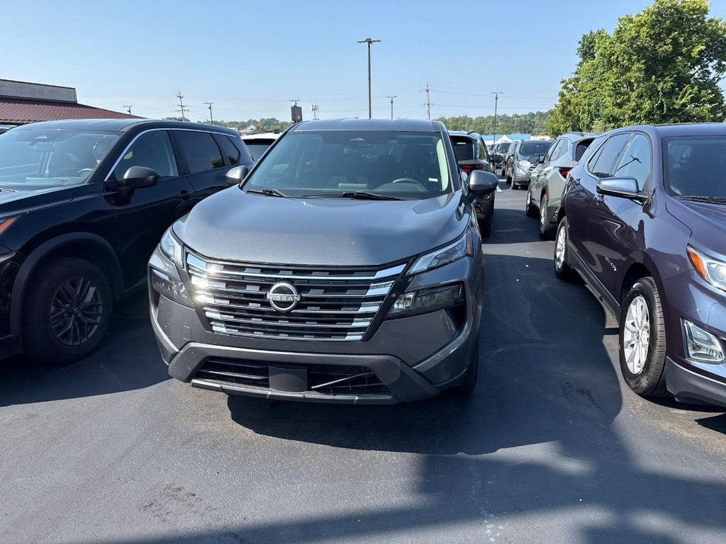 Nissan Rogue Vehicle Full-screen Gallery Image 06