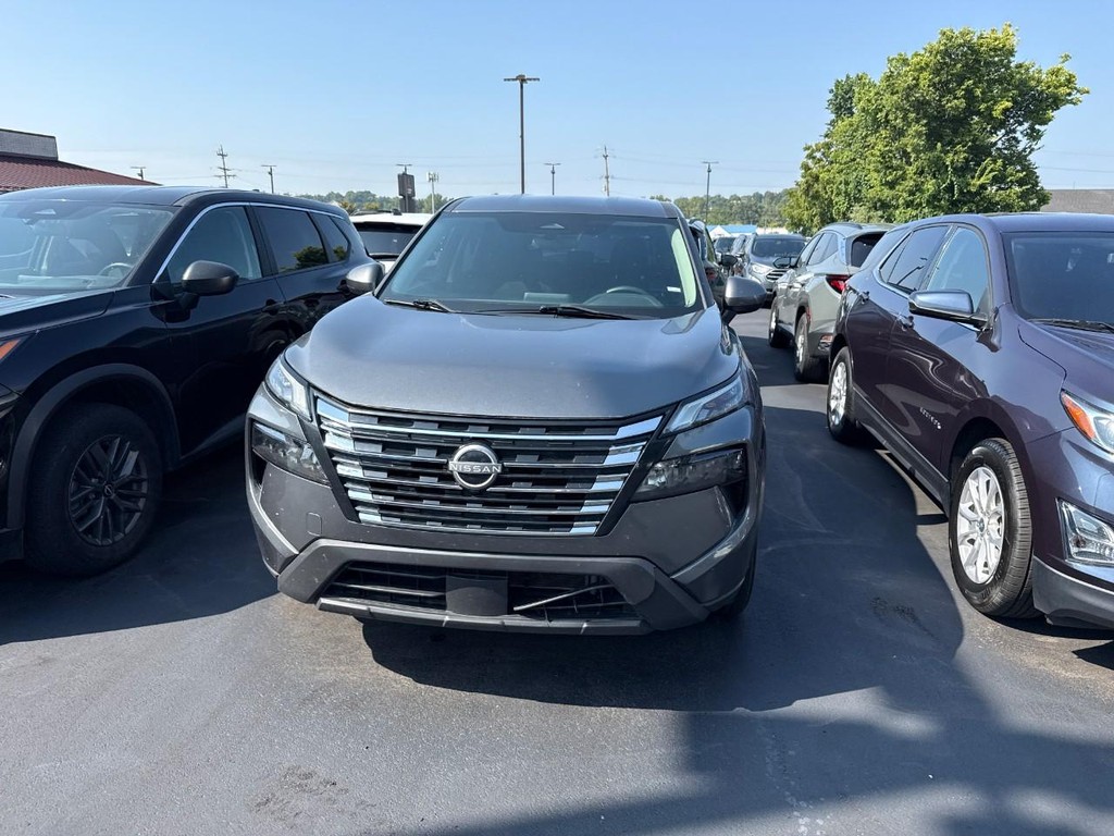 Nissan Rogue Vehicle Full-screen Gallery Image 07