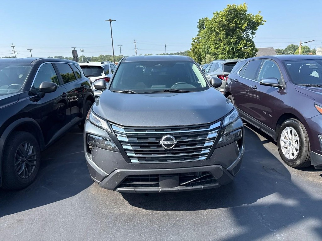 Nissan Rogue Vehicle Full-screen Gallery Image 09