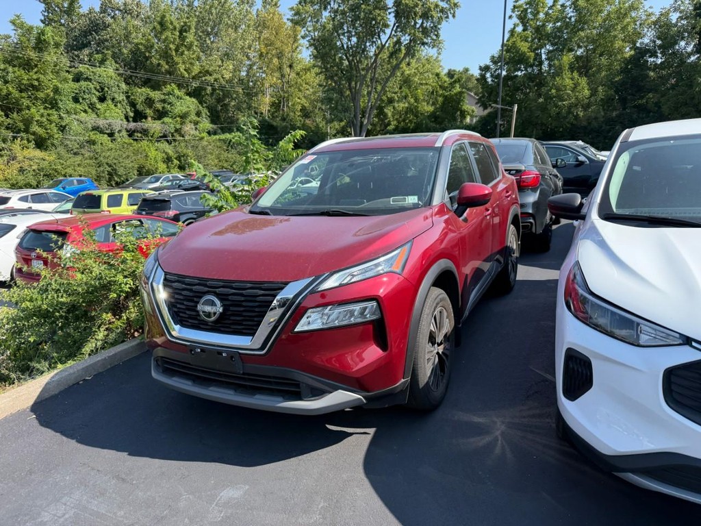 Nissan Rogue Vehicle Full-screen Gallery Image 02