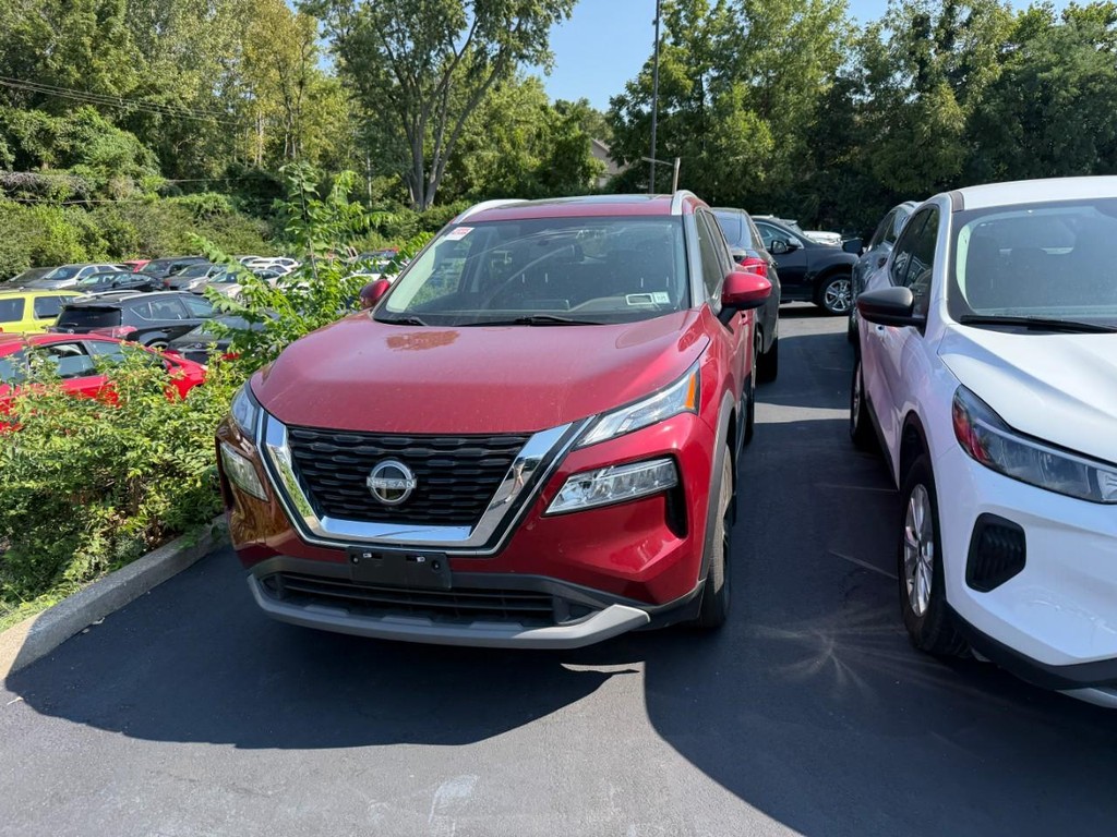 Nissan Rogue Vehicle Full-screen Gallery Image 03