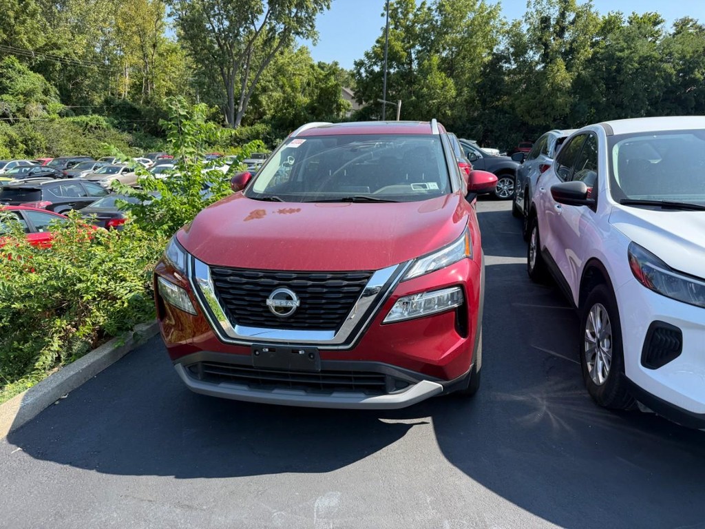 Nissan Rogue Vehicle Full-screen Gallery Image 04
