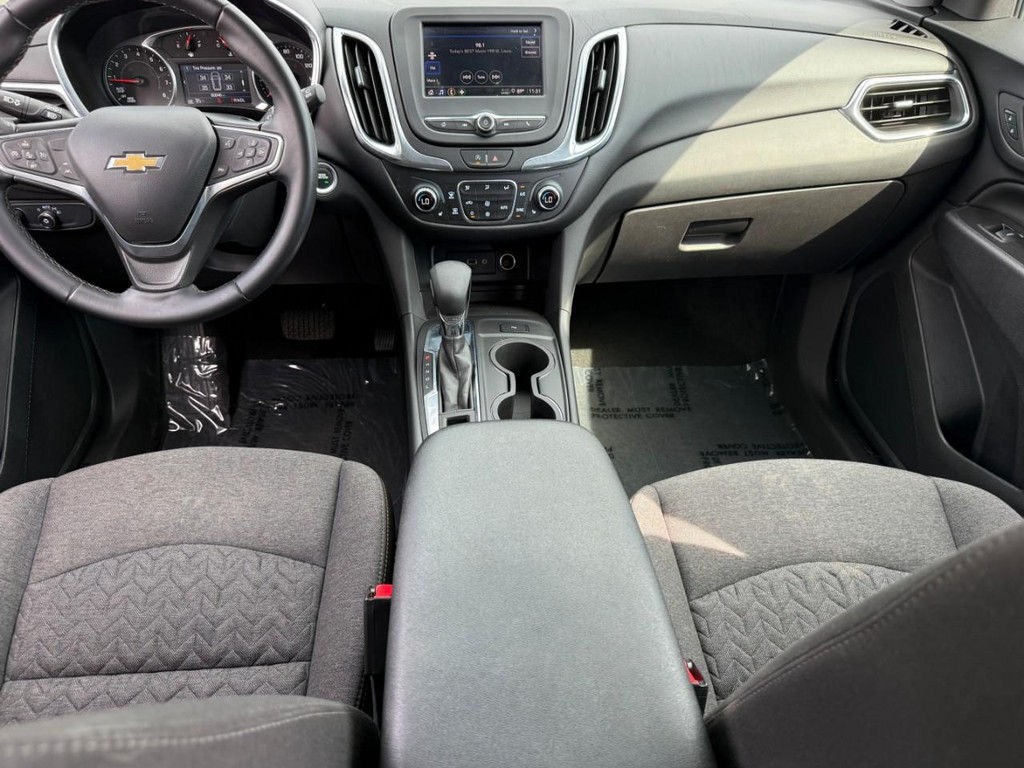 Chevrolet Equinox Vehicle Full-screen Gallery Image 11