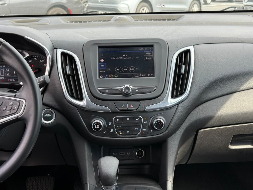 Chevrolet Equinox Vehicle Full-screen Gallery Image 13