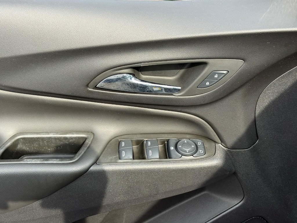 Chevrolet Equinox Vehicle Full-screen Gallery Image 15