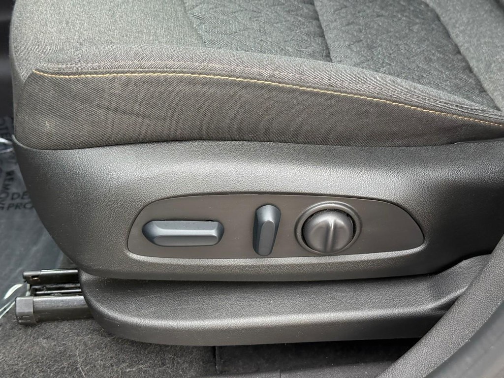Chevrolet Equinox Vehicle Full-screen Gallery Image 17