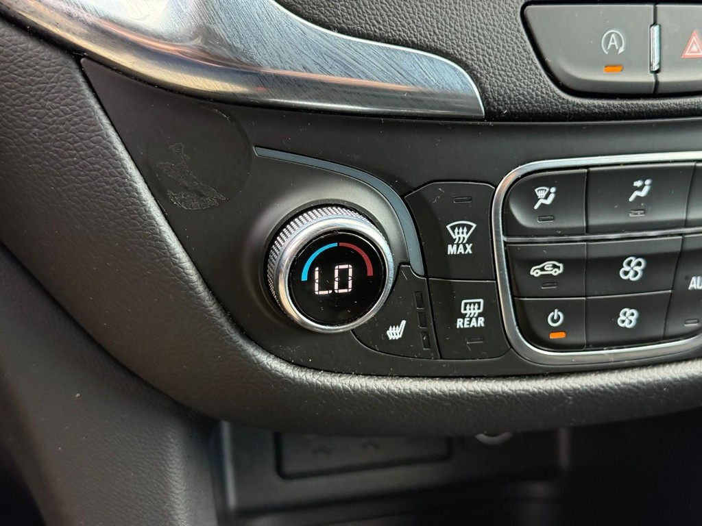 Chevrolet Equinox Vehicle Full-screen Gallery Image 21