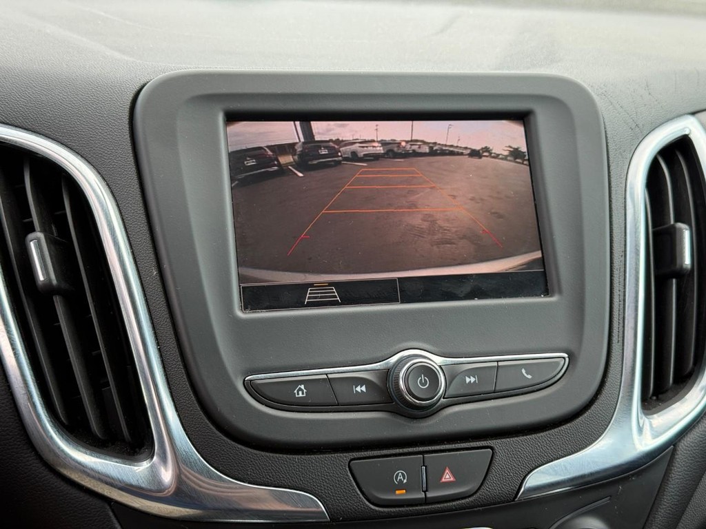 Chevrolet Equinox Vehicle Full-screen Gallery Image 23