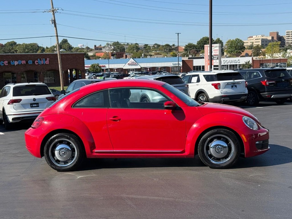 Volkswagen Beetle Vehicle Full-screen Gallery Image 02
