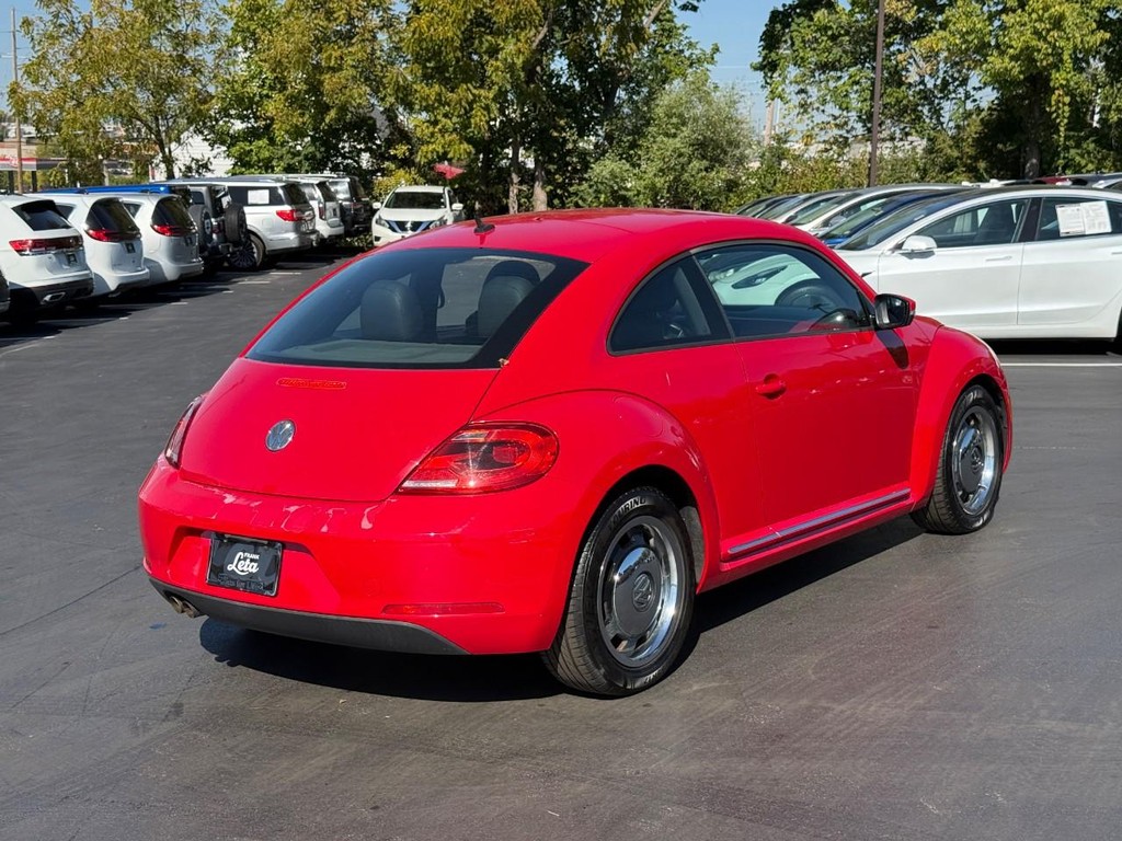 Volkswagen Beetle Vehicle Full-screen Gallery Image 03