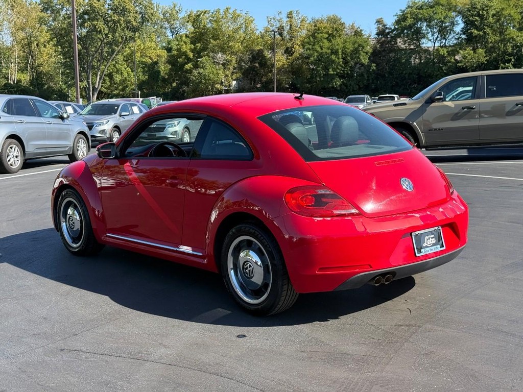 Volkswagen Beetle Vehicle Full-screen Gallery Image 04