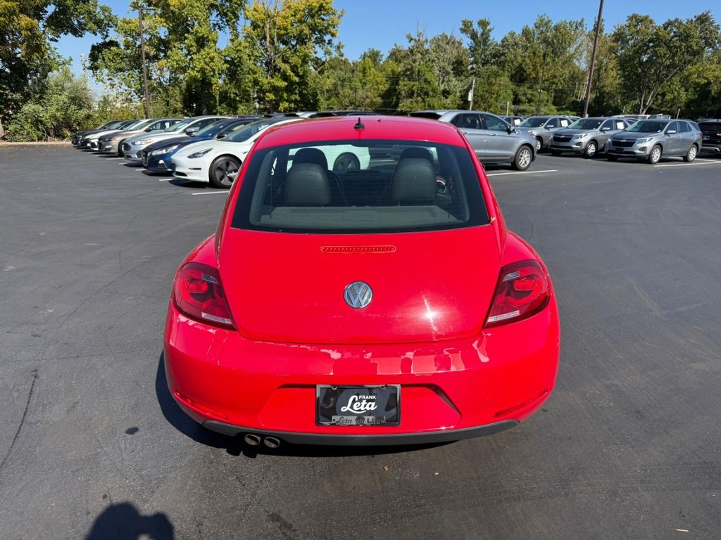 Volkswagen Beetle Vehicle Full-screen Gallery Image 06