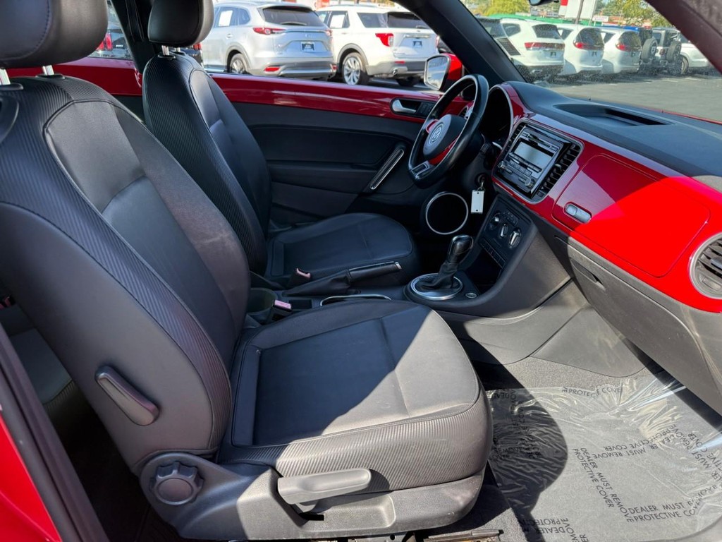 Volkswagen Beetle Vehicle Full-screen Gallery Image 09