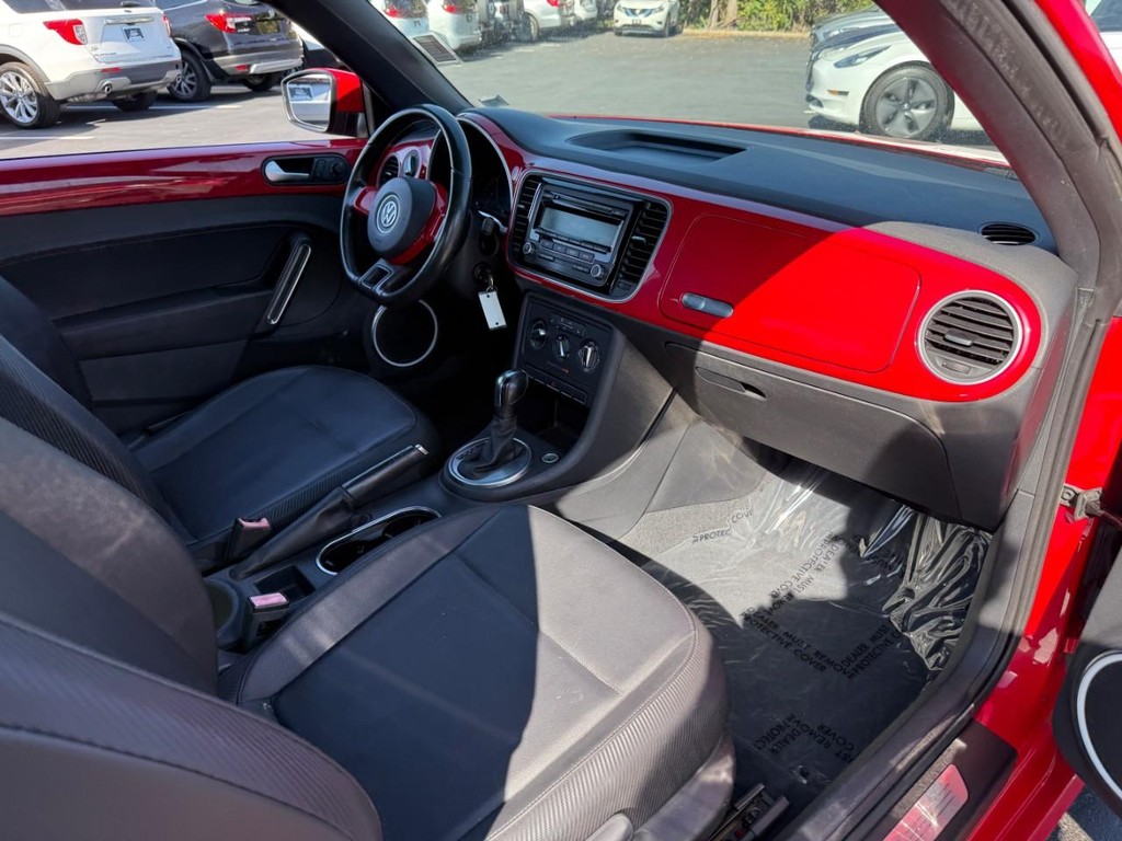 Volkswagen Beetle Vehicle Full-screen Gallery Image 10