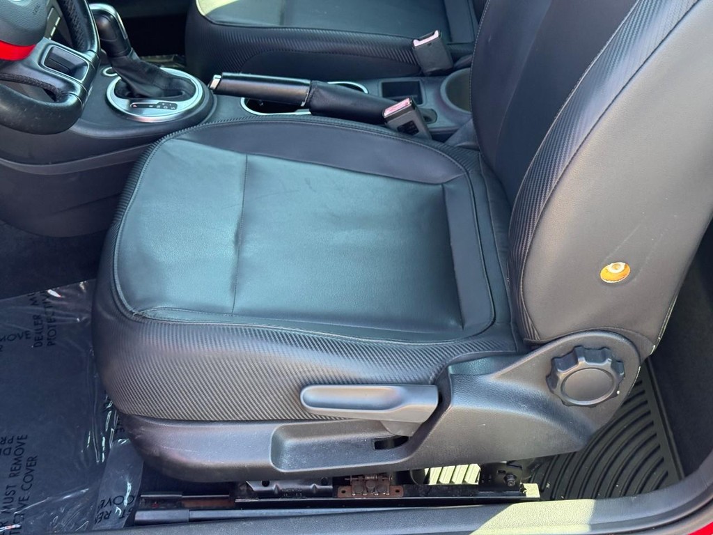 Volkswagen Beetle Vehicle Full-screen Gallery Image 13