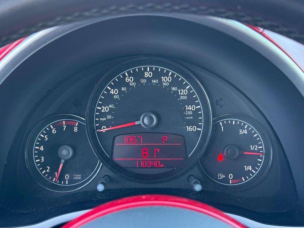 Volkswagen Beetle Vehicle Full-screen Gallery Image 15