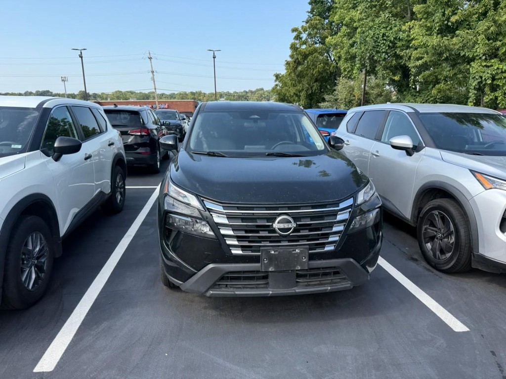 Nissan Rogue Vehicle Full-screen Gallery Image 05