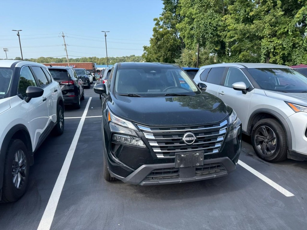 Nissan Rogue Vehicle Full-screen Gallery Image 06