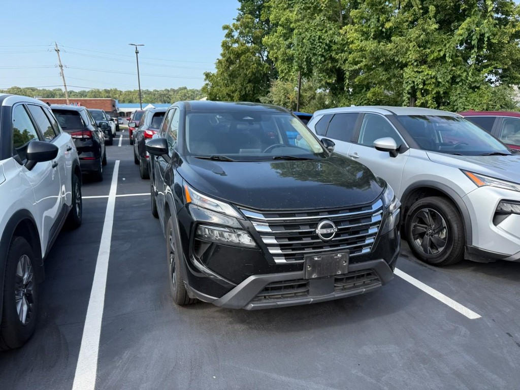 Nissan Rogue Vehicle Full-screen Gallery Image 07