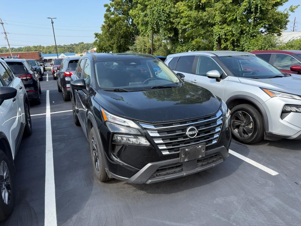 Nissan Rogue Vehicle Full-screen Gallery Image 09