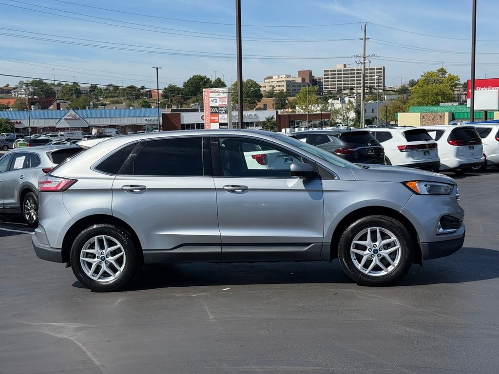 Ford Edge Vehicle Full-screen Gallery Image 02