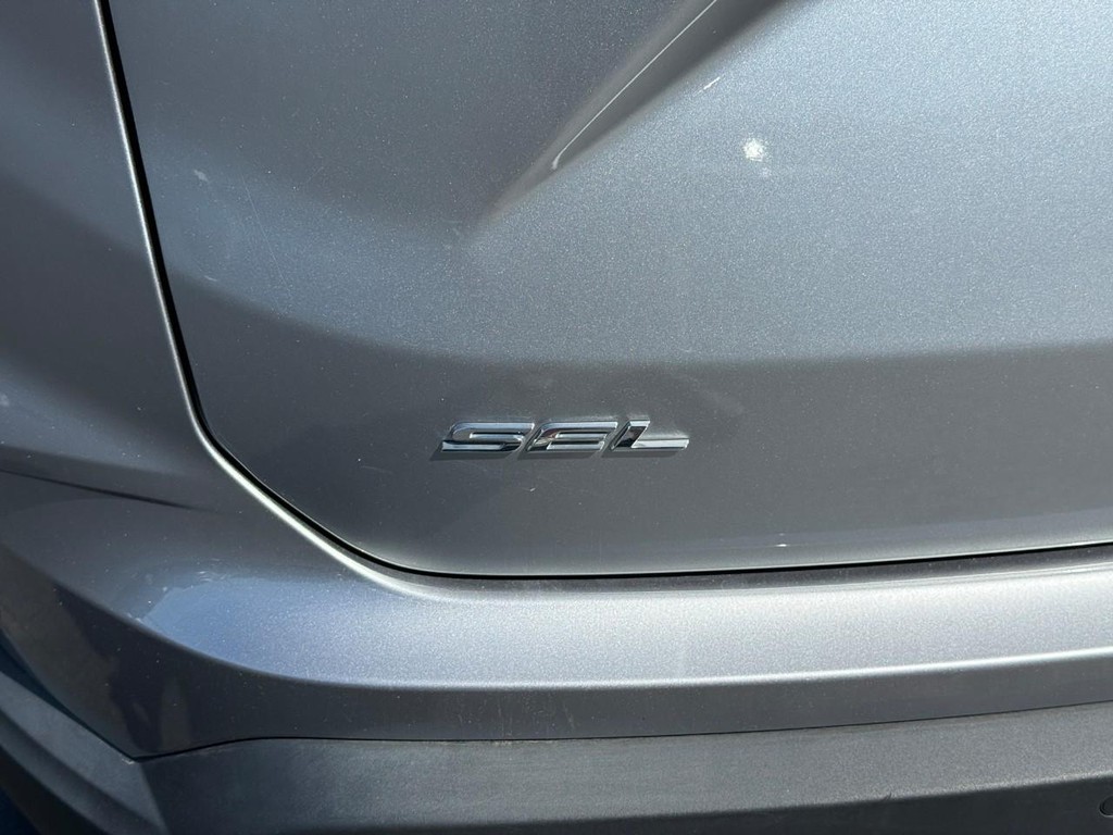 Ford Edge Vehicle Full-screen Gallery Image 06
