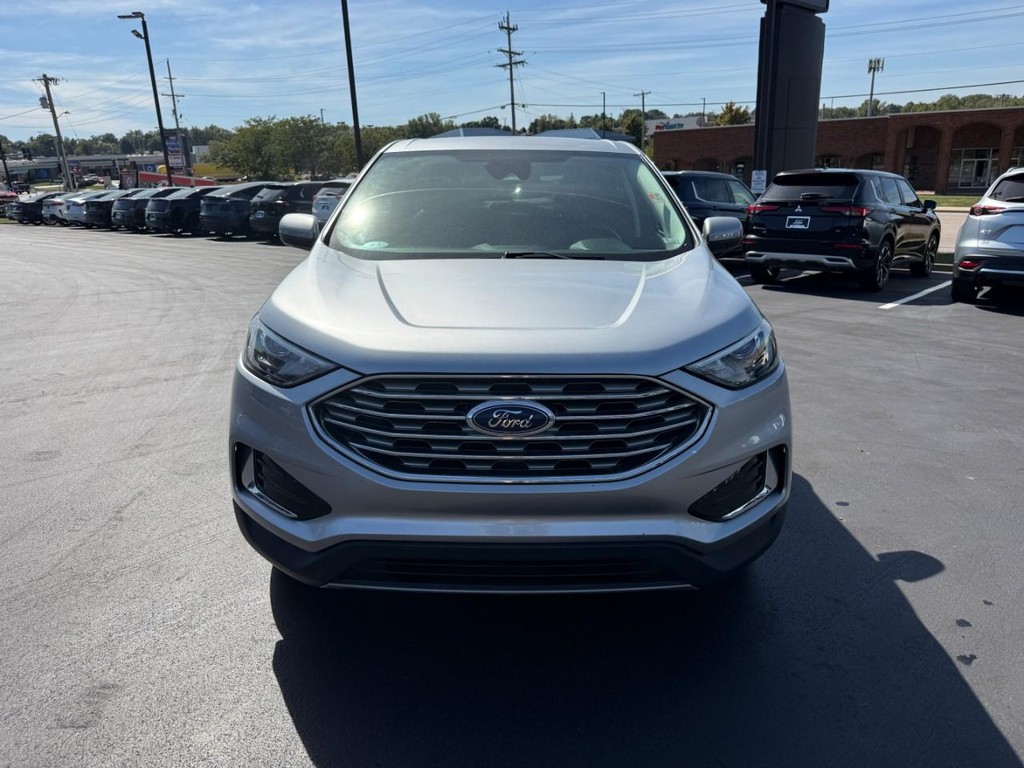 Ford Edge Vehicle Full-screen Gallery Image 10