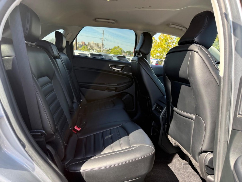 Ford Edge Vehicle Full-screen Gallery Image 11