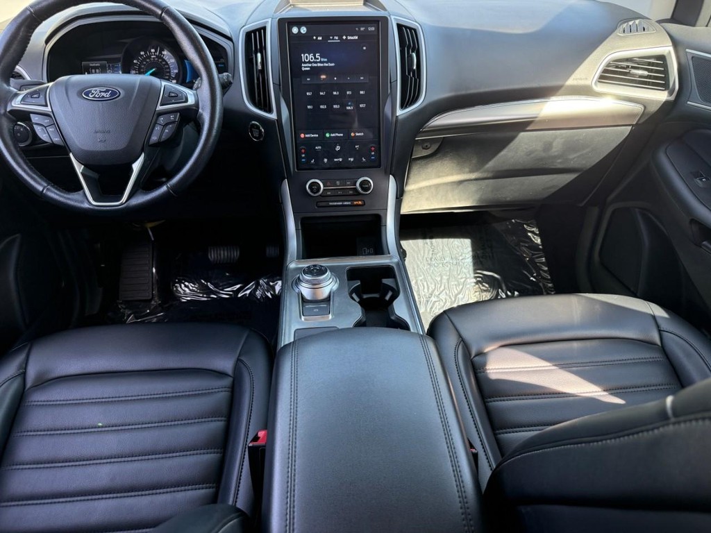 Ford Edge Vehicle Full-screen Gallery Image 12