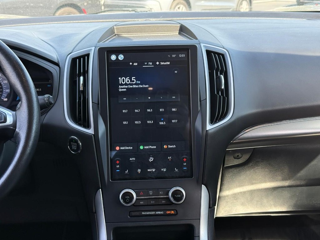 Ford Edge Vehicle Full-screen Gallery Image 14