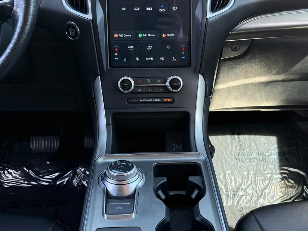 Ford Edge Vehicle Full-screen Gallery Image 15