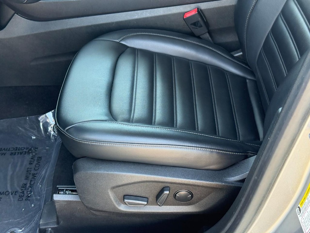 Ford Edge Vehicle Full-screen Gallery Image 18