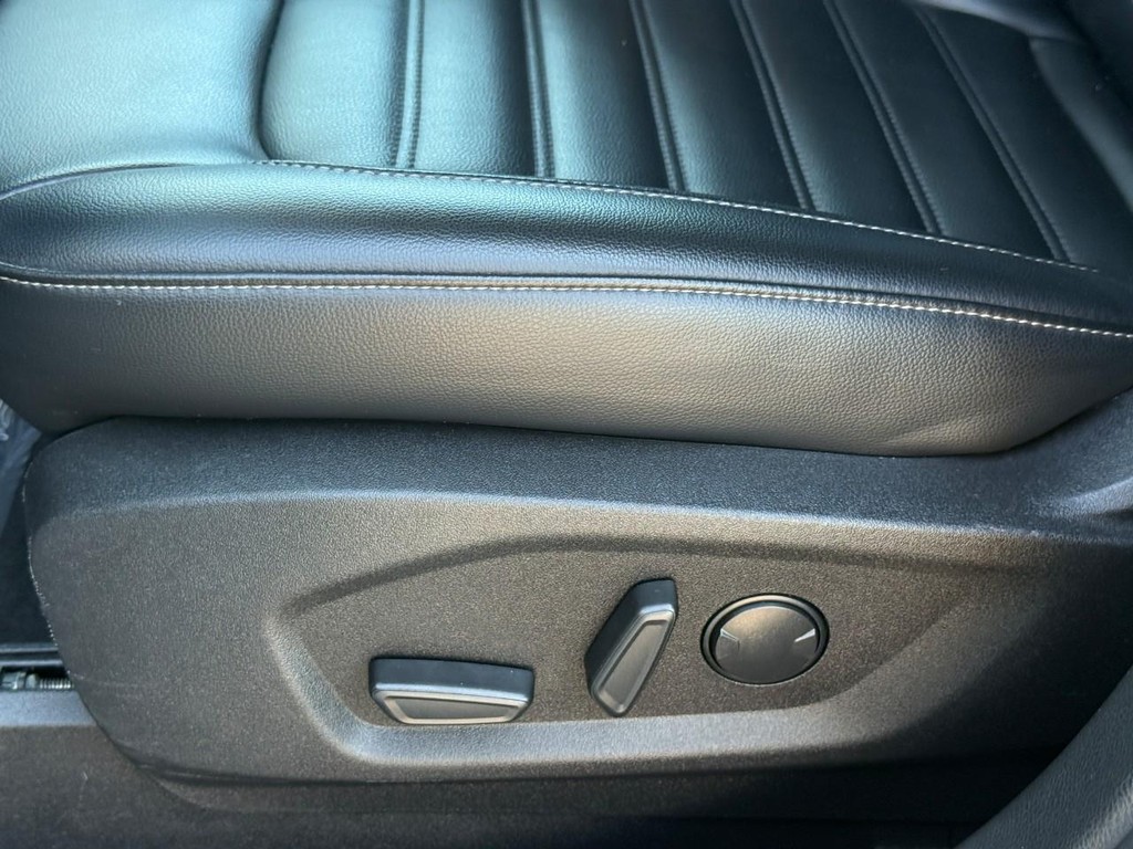 Ford Edge Vehicle Full-screen Gallery Image 19