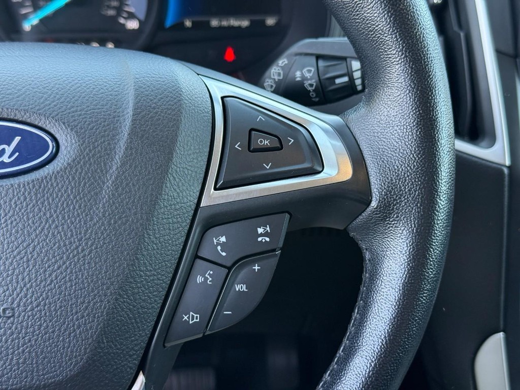 Ford Edge Vehicle Full-screen Gallery Image 21