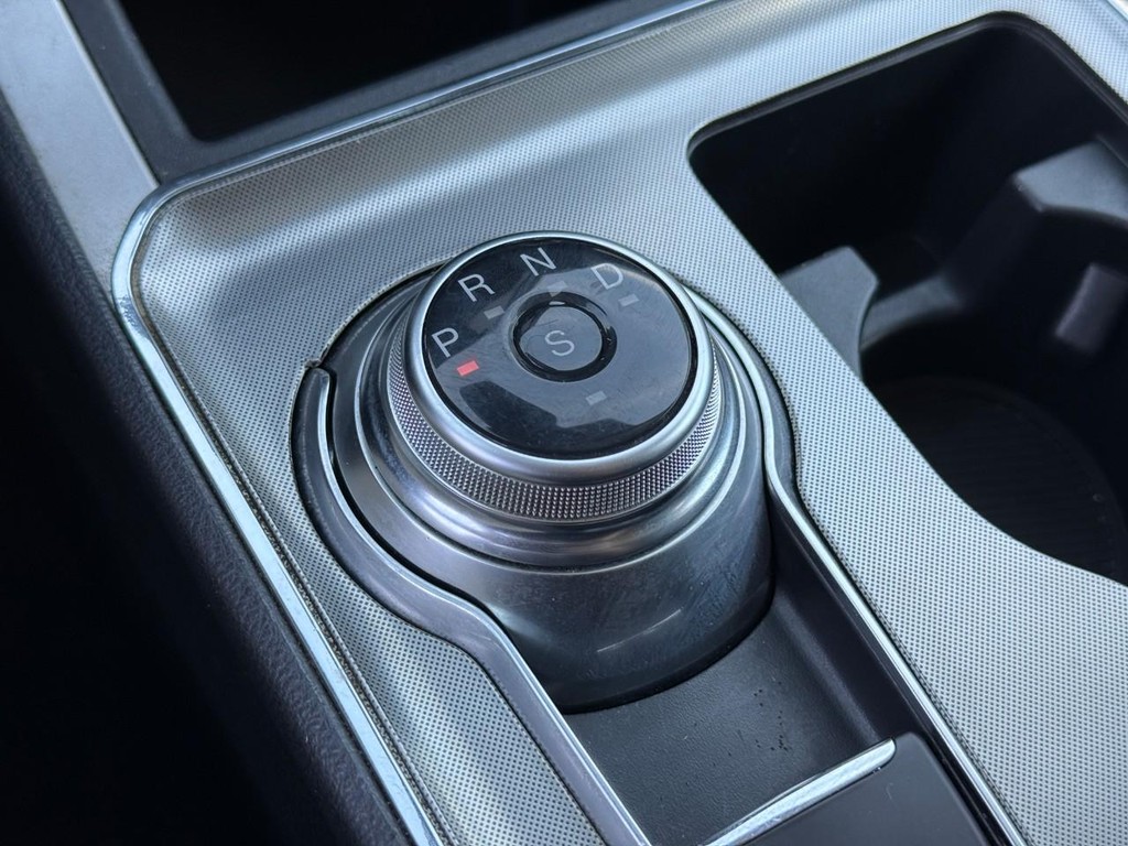 Ford Edge Vehicle Full-screen Gallery Image 23