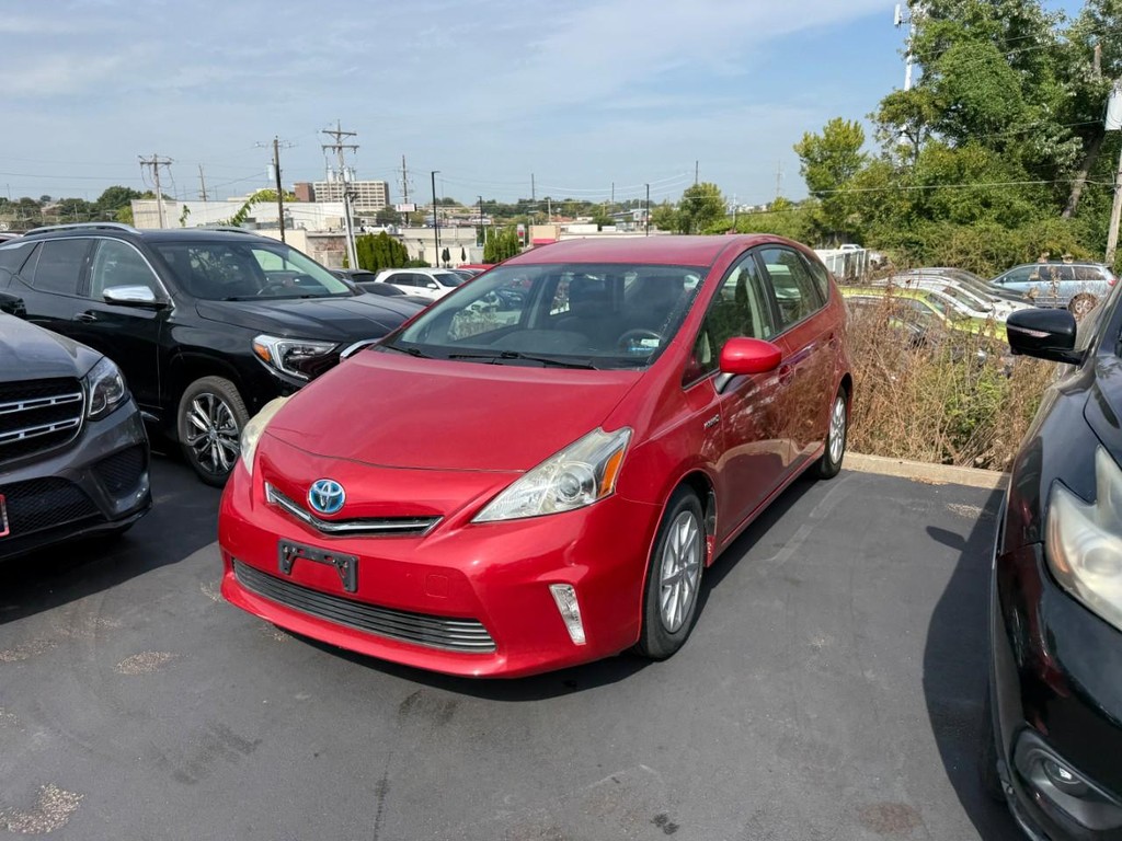 Toyota Prius V Vehicle Full-screen Gallery Image 02