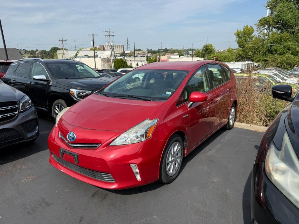 Toyota Prius V Vehicle Full-screen Gallery Image 03