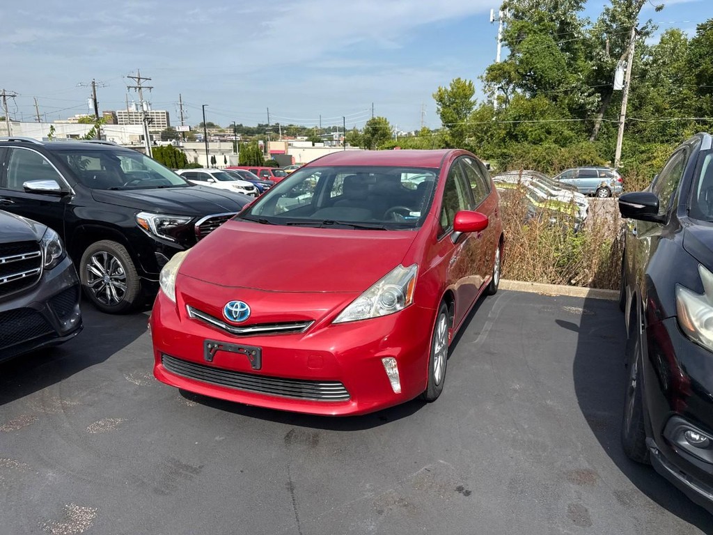 Toyota Prius V Vehicle Full-screen Gallery Image 05