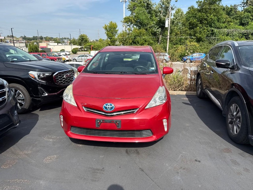 Toyota Prius V Vehicle Full-screen Gallery Image 09