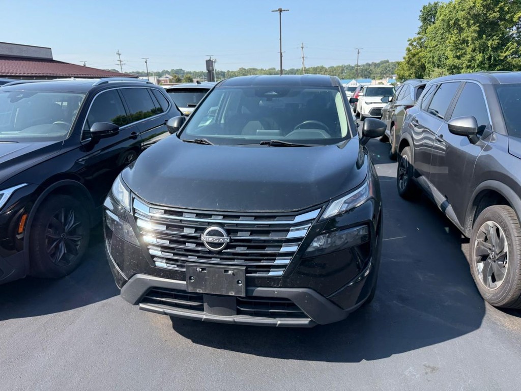 Nissan Rogue Vehicle Full-screen Gallery Image 09