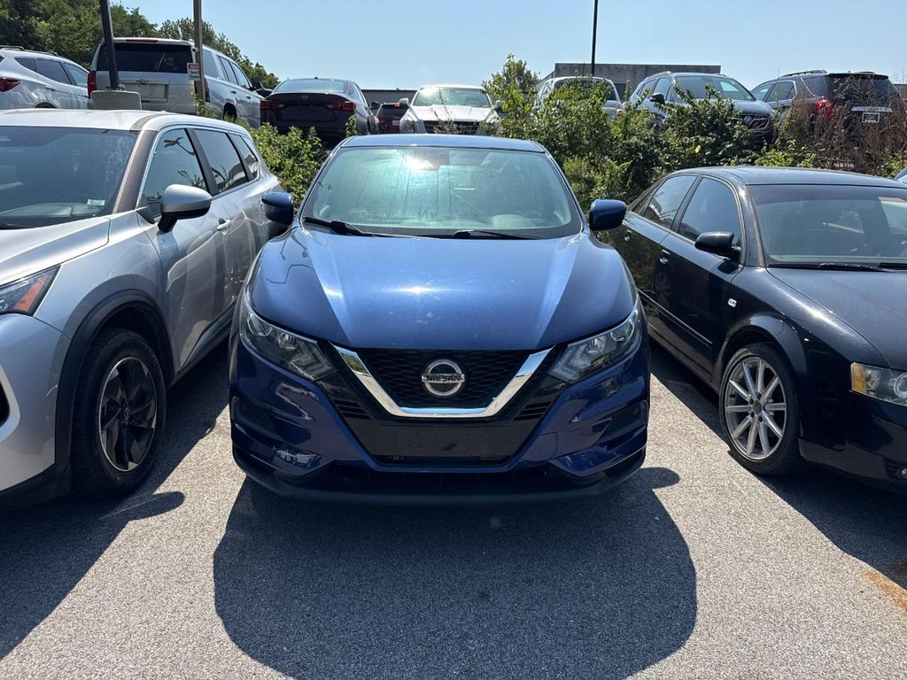 Nissan Rogue Sport Vehicle Full-screen Gallery Image 08