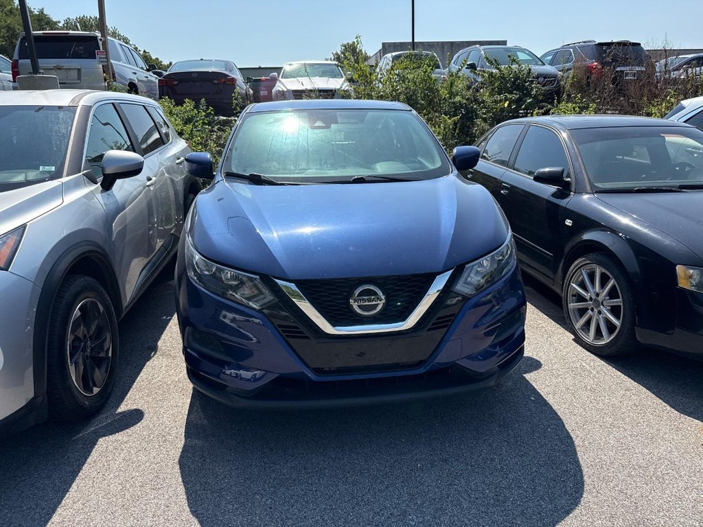 Nissan Rogue Sport Vehicle Full-screen Gallery Image 09