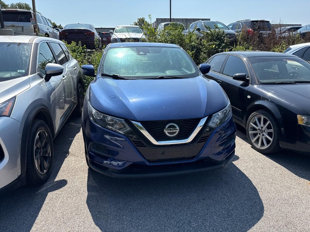 Nissan Rogue Sport Vehicle Full-screen Gallery Image 10