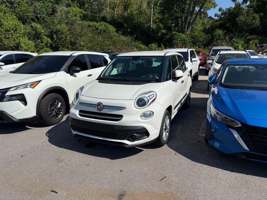 FIAT 500L Vehicle Full-screen Gallery Image 03