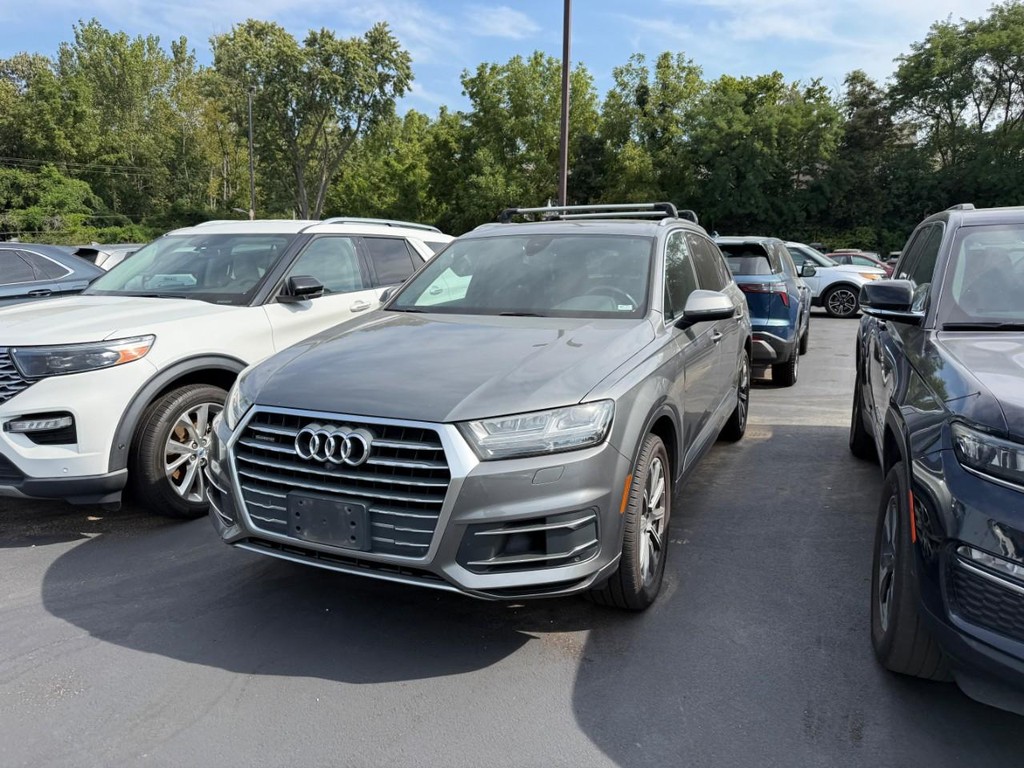 Audi Q7 Vehicle Full-screen Gallery Image 03