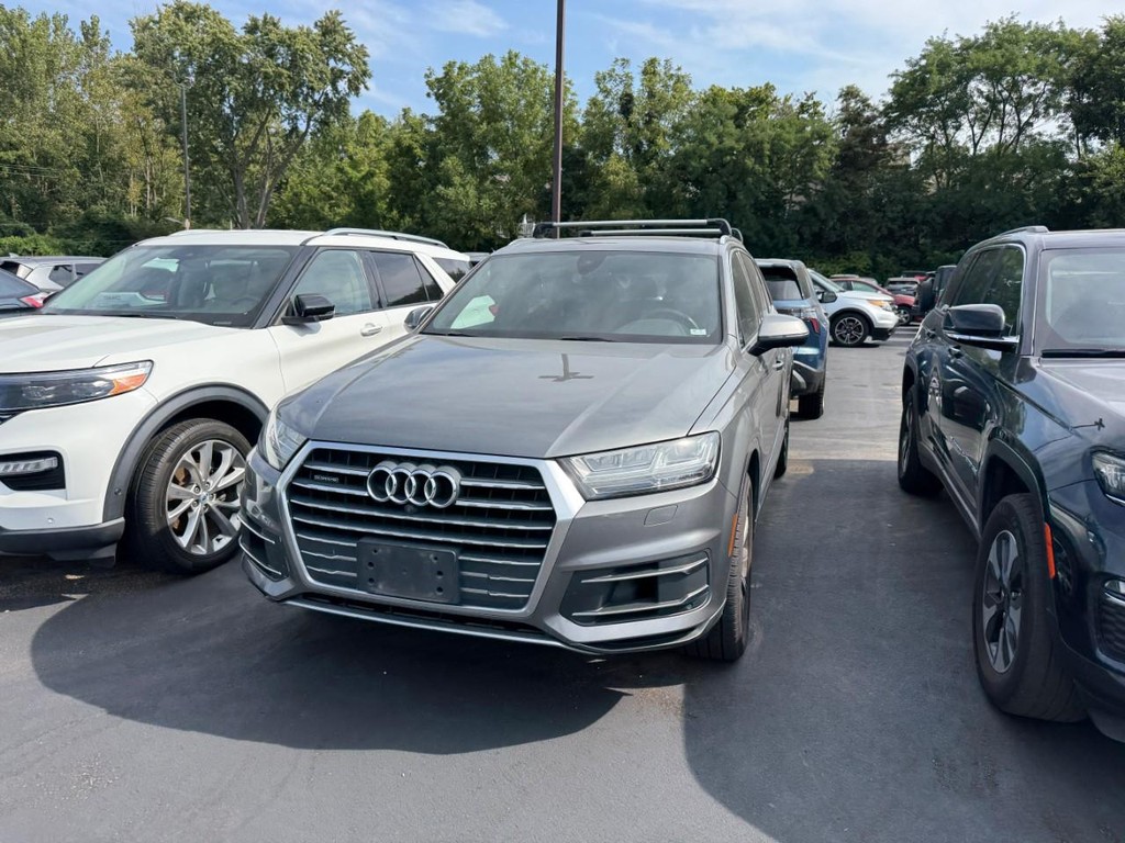 Audi Q7 Vehicle Full-screen Gallery Image 04