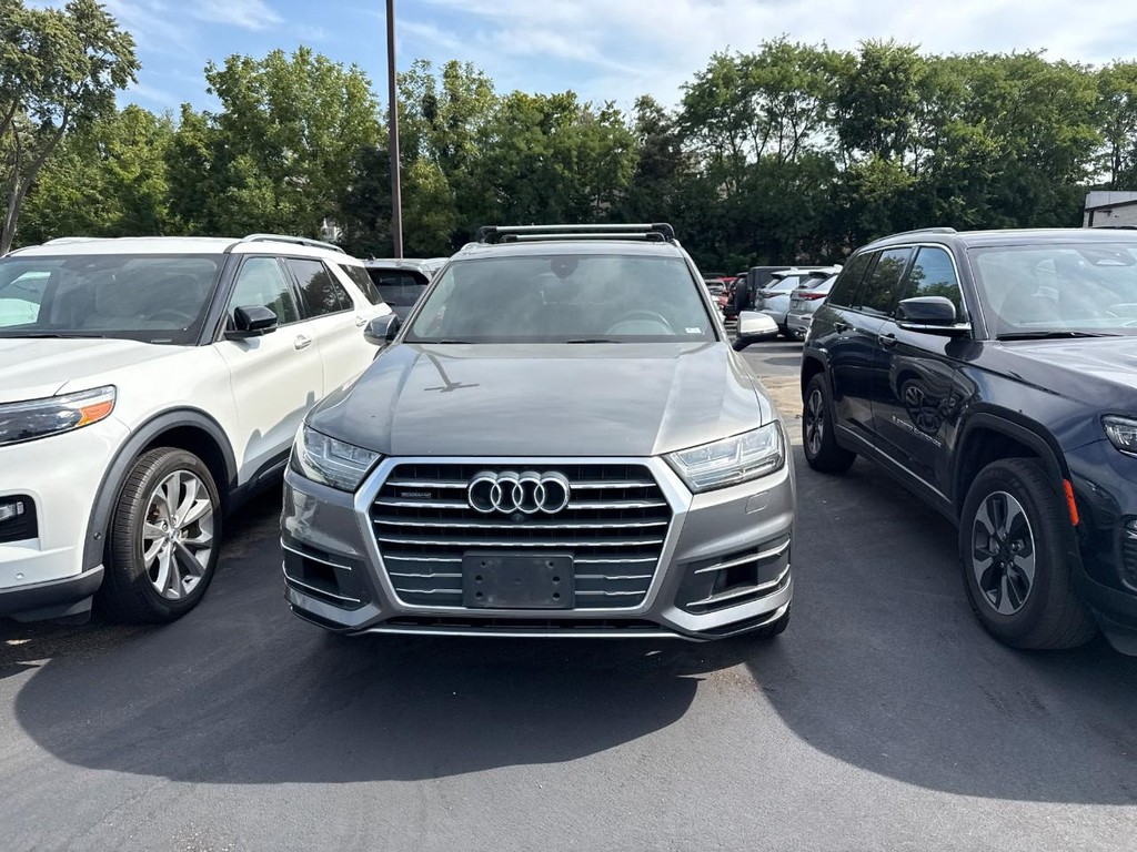 Audi Q7 Vehicle Full-screen Gallery Image 07