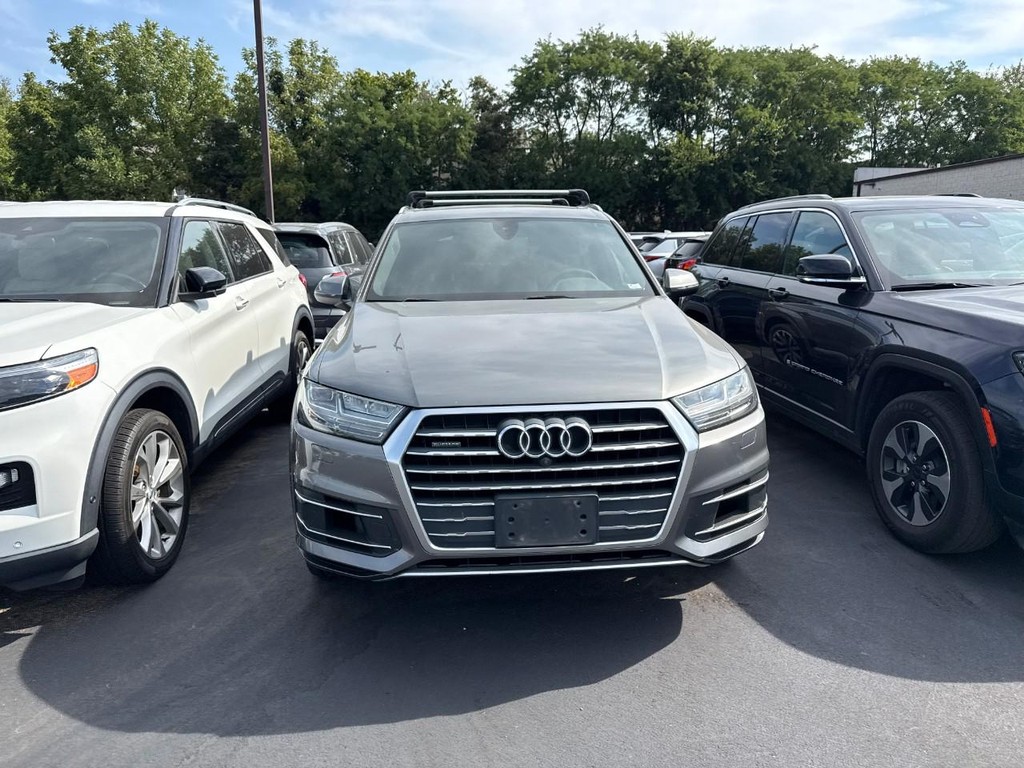 Audi Q7 Vehicle Full-screen Gallery Image 09